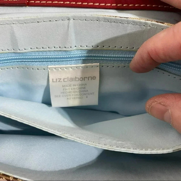 Liz Claiborne 8.5”x 5” tan signature with red trim bag NWOT - Picture 6 of 8